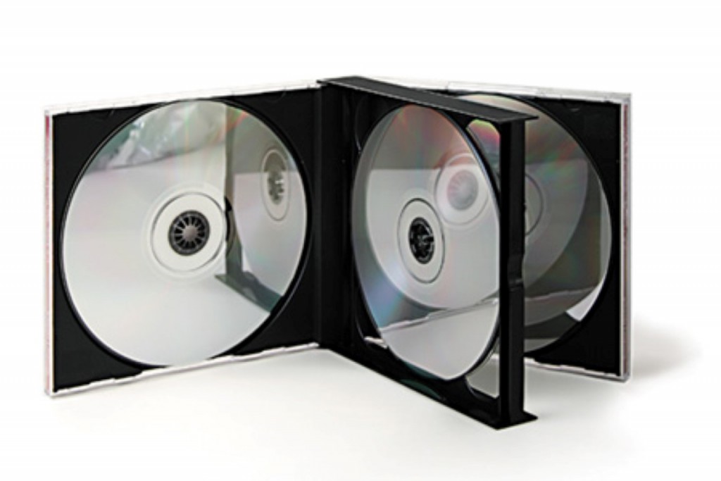 Zwarte plastic CD box met CD's binnenin